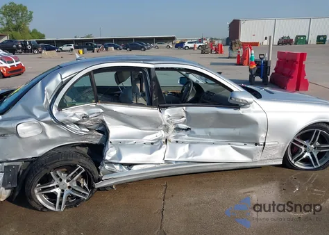 2007 Mercedes-Benz E 550 z USA, uszkodzony, nr VIN WDBUF72X17B078089